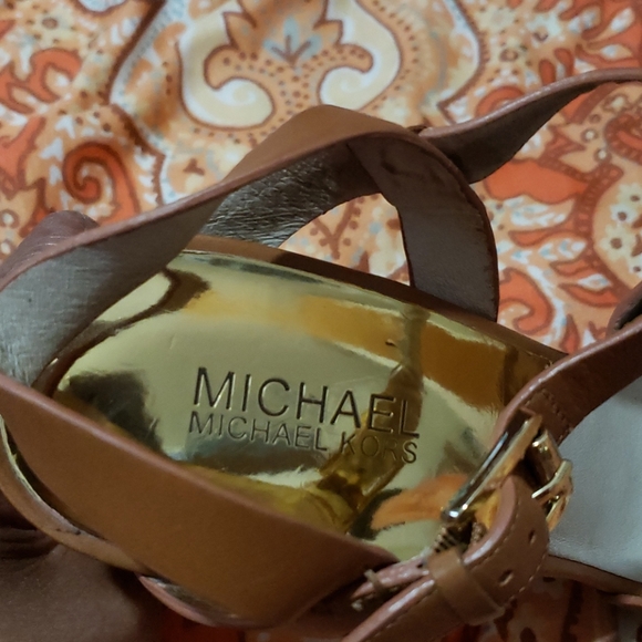 Shoes - Picture 7 of 8